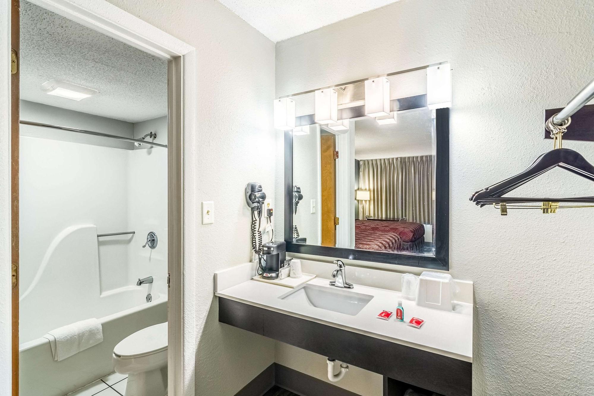 Econo Lodge Креств'ю Екстер'єр фото