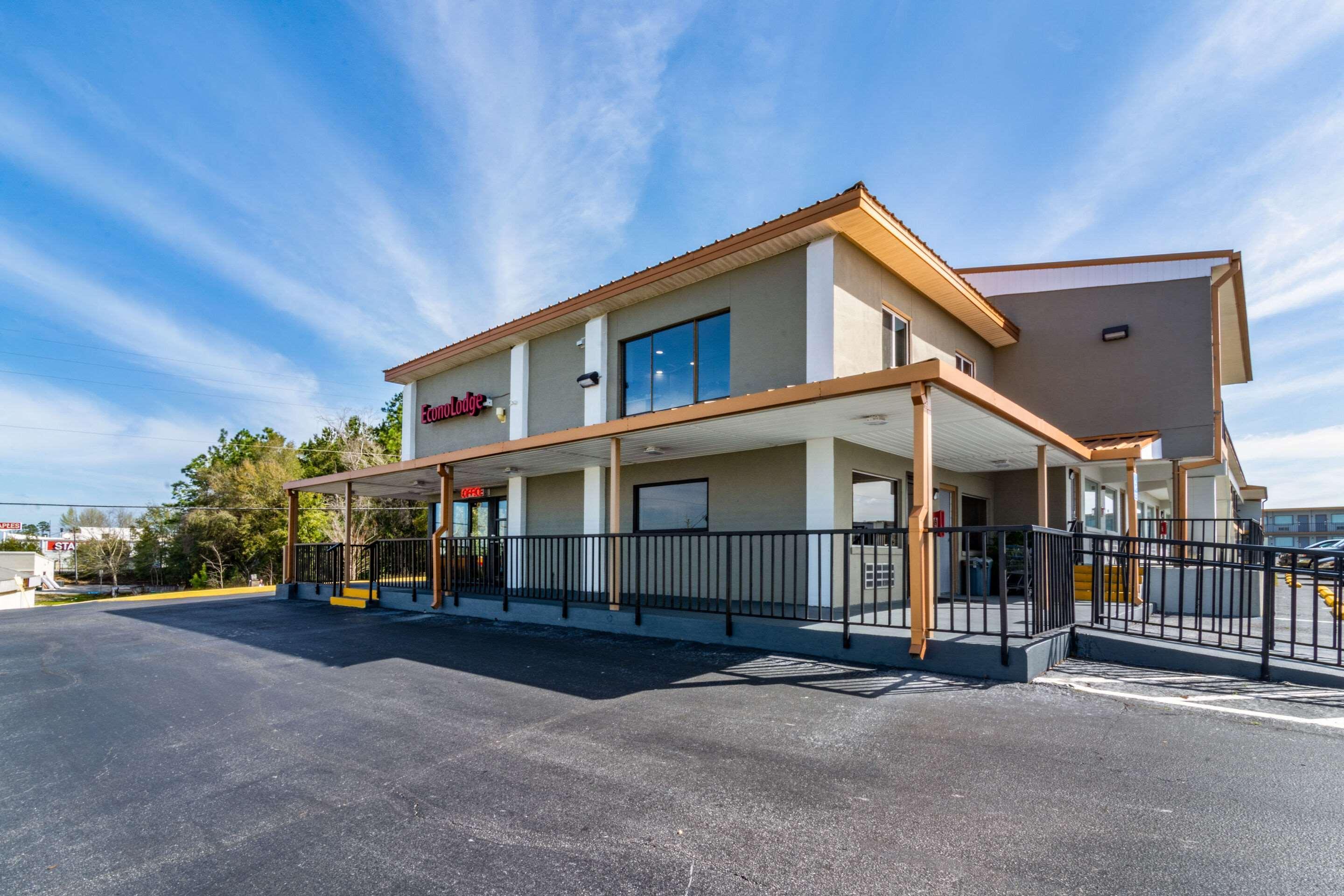 Econo Lodge Креств'ю Екстер'єр фото