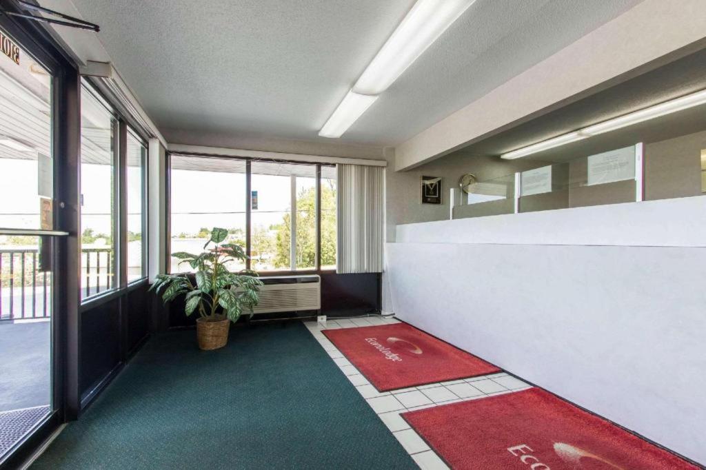 Econo Lodge Креств'ю Екстер'єр фото
